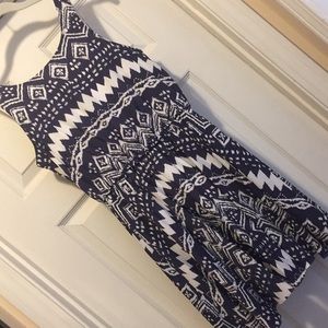 Blue and white pattern dress with bow back ✨CCO✨